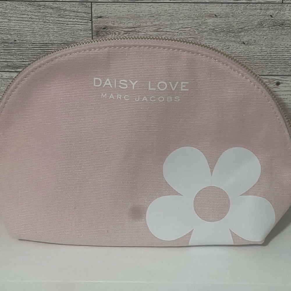 GWP: Marc Jacobs Daisy Love Pink Pouch